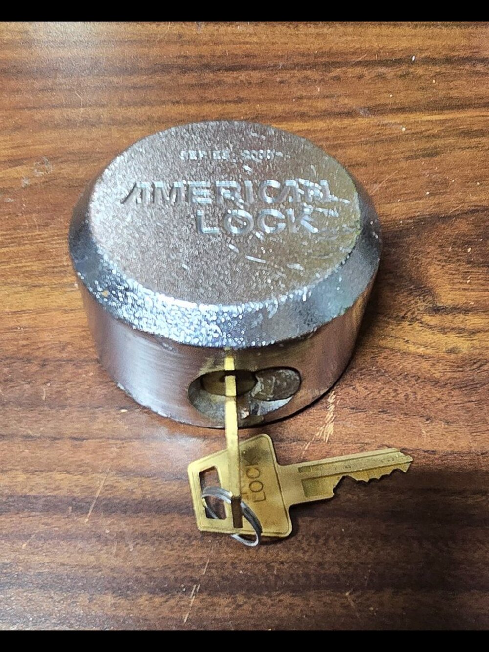 American Lock Series 2000 Puck Lock Hidden Shackle With 2 Keys U.S.A.